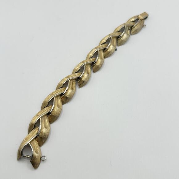 Vintage Crown Trifari Leaf Link Bracelet Brushed Gold Tone Retro Casual - Picture 2 of 9